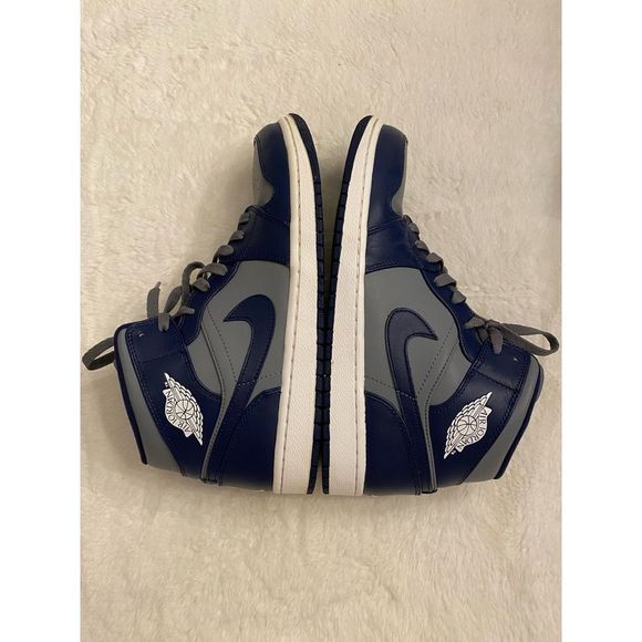 Athletic_Shoes